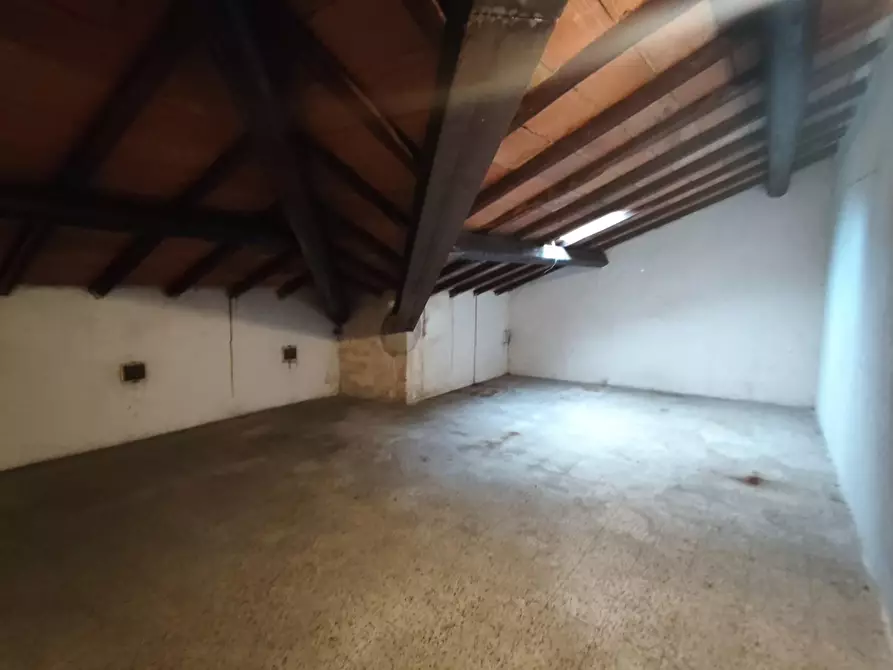 Immagine 31 di Appartamento in vendita  a Lucca