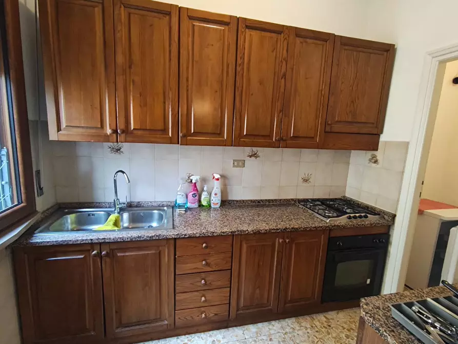 Immagine 3 di Appartamento in vendita  a Lucca