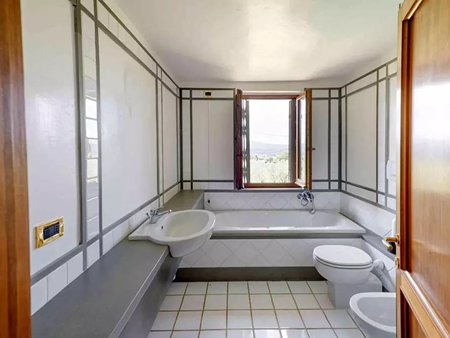 Immagine 11 di Villa in vendita  a Scarperia E San Piero