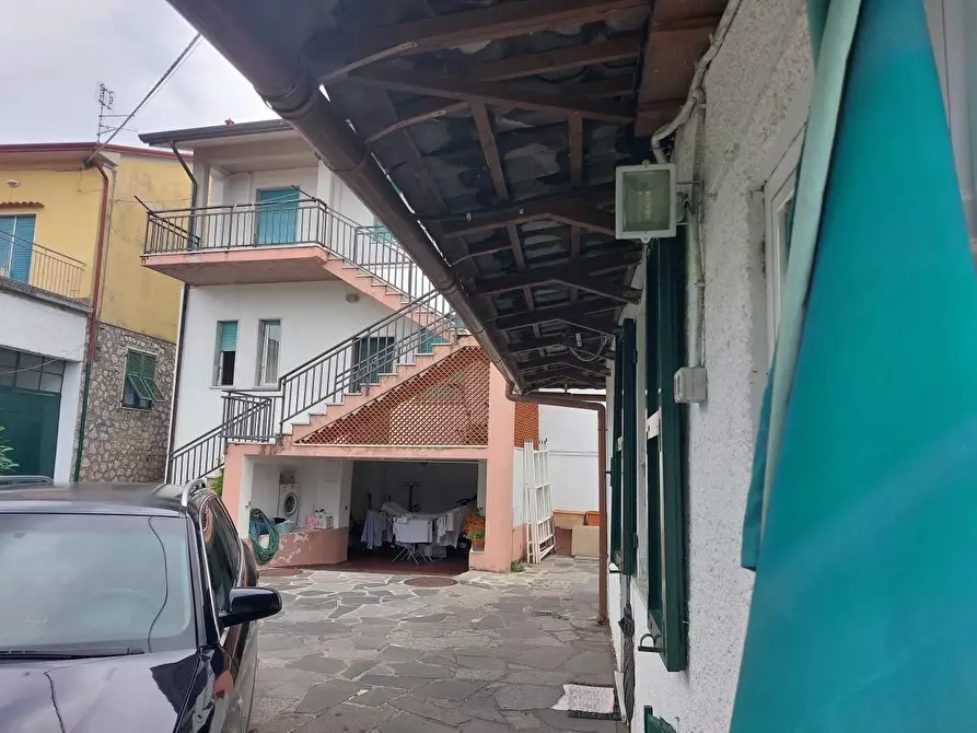 Immagine 2 di Casa semindipendente in vendita  a Ortonovo