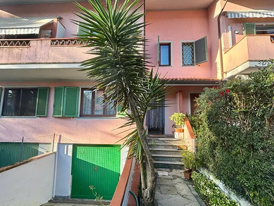 Immagine 2 di Villetta a schiera in vendita  a Forte Dei Marmi
