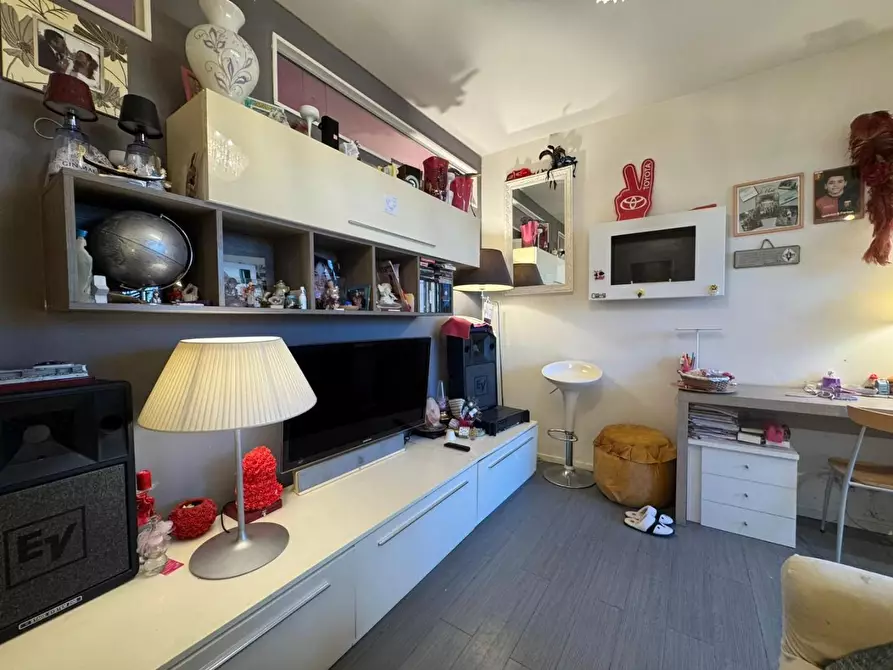 Immagine 2 di Appartamento in vendita  a Viareggio