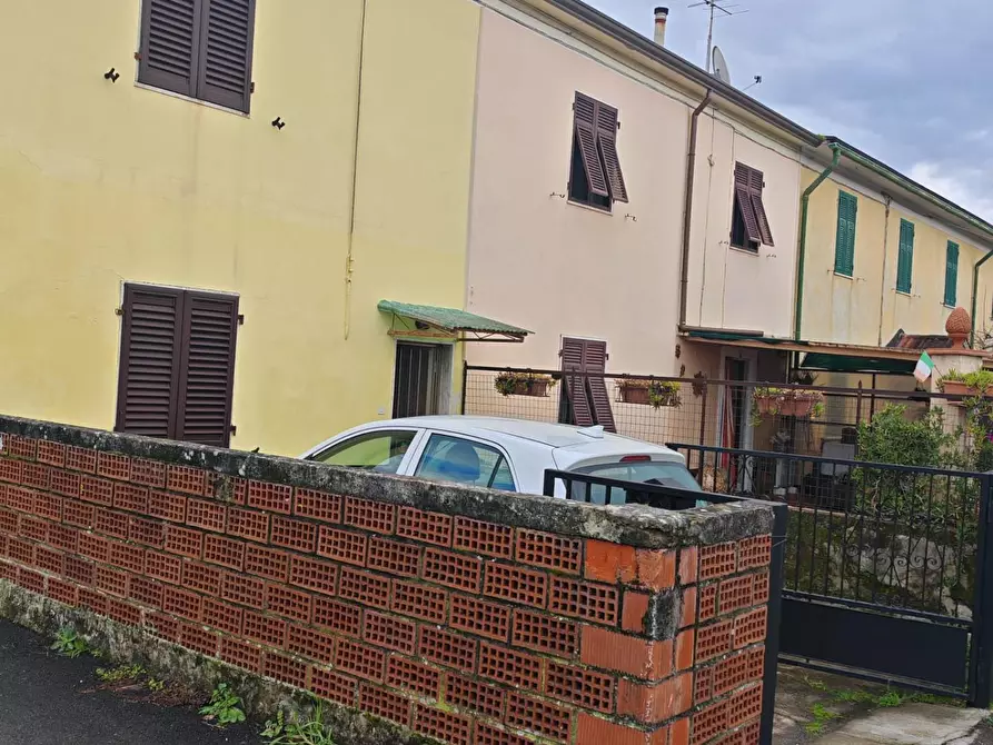 Immagine 1 di Terratetto in vendita  a Carrara