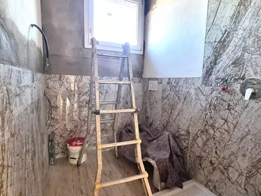 Immagine 6 di Appartamento in vendita  a Viareggio