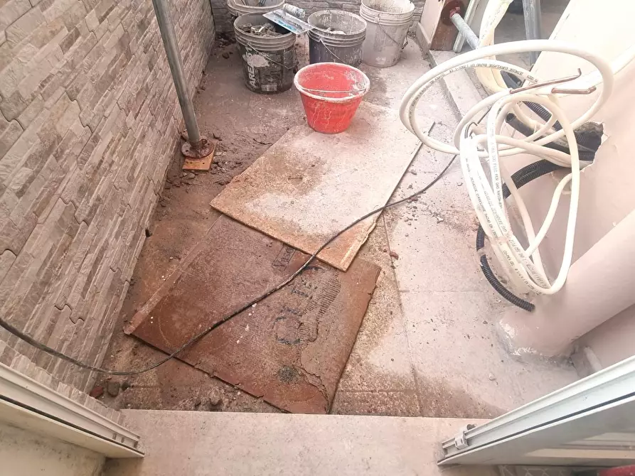 Immagine 11 di Appartamento in vendita  a Viareggio