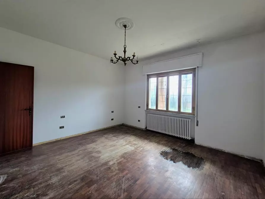 Immagine 15 di Villa in vendita  a Capannori