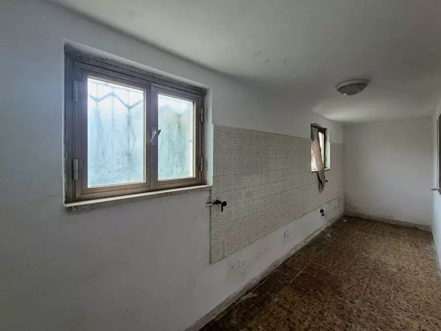 Immagine 21 di Villa in vendita  a Capannori