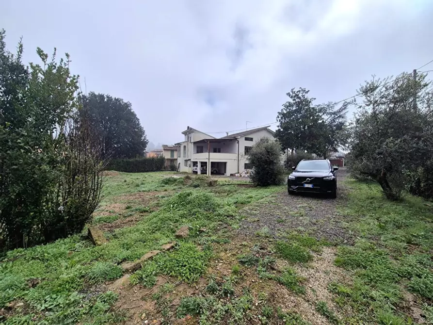 Immagine 4 di Villa in vendita  a Capannori