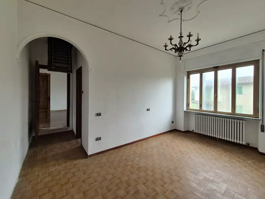 Immagine 8 di Villa in vendita  a Capannori