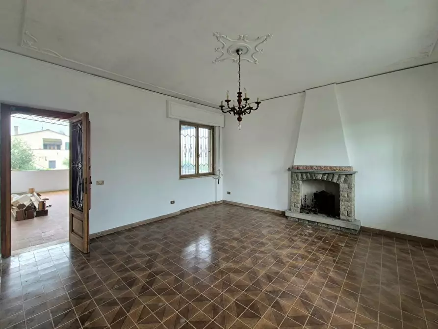 Immagine 11 di Villa in vendita  a Capannori