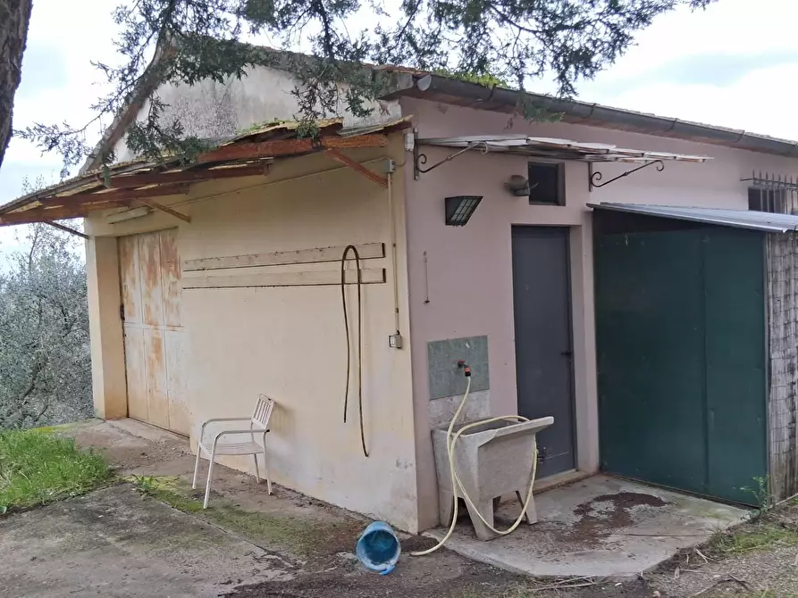 Immagine 7 di Garage in affitto  a Carmignano