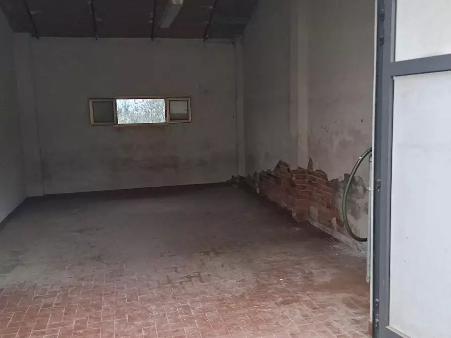 Immagine 1 di Garage in affitto  a Carmignano