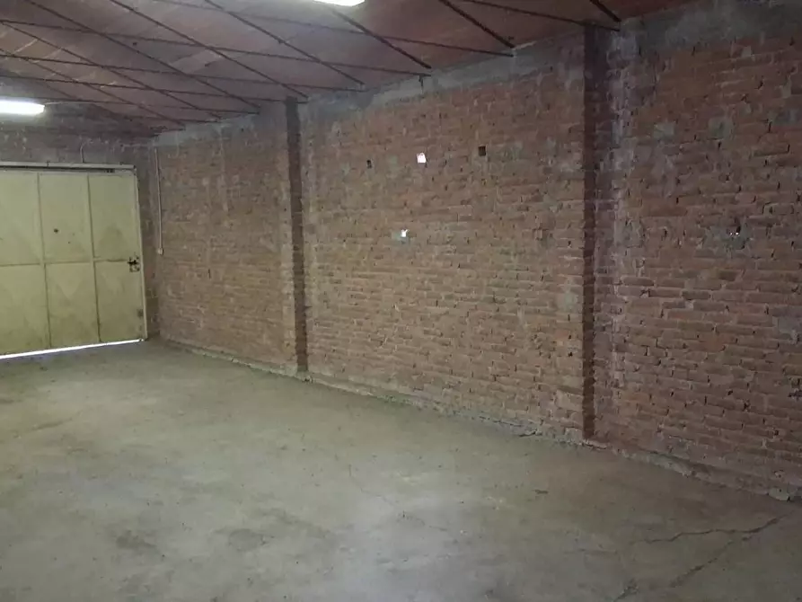 Immagine 4 di Garage in affitto  a Carmignano