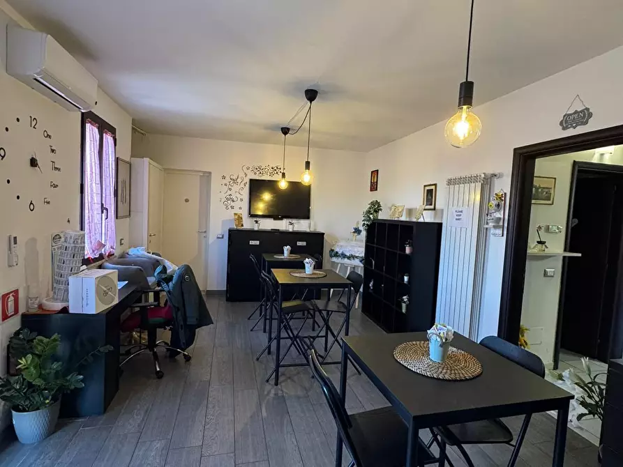 Immagine 3 di Attività commerciale in vendita  a Pisa