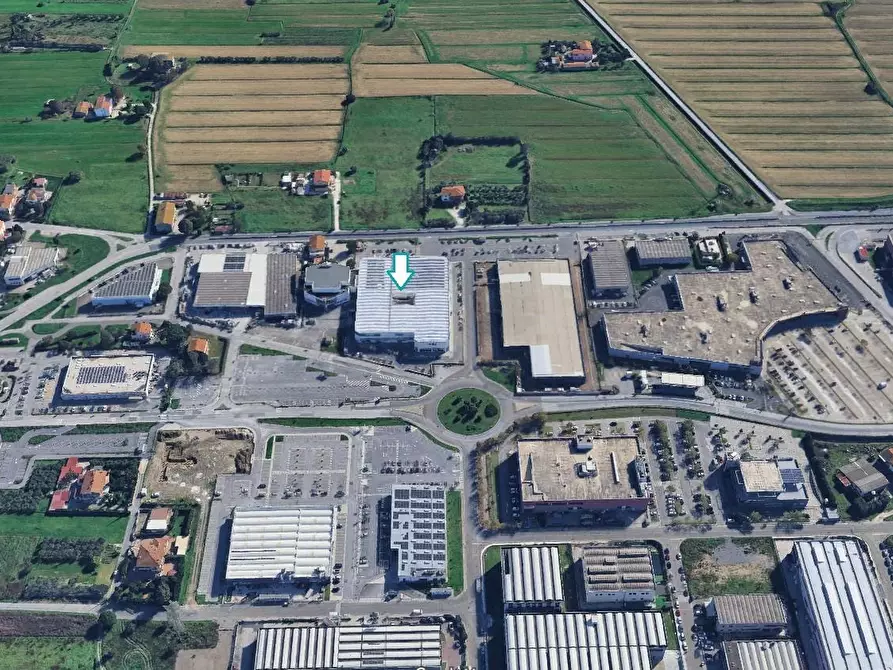 Immagine 2 di Ufficio in vendita  a Cascina