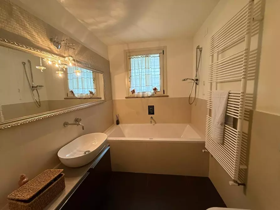 Immagine 50 di Villa in vendita  a San Miniato