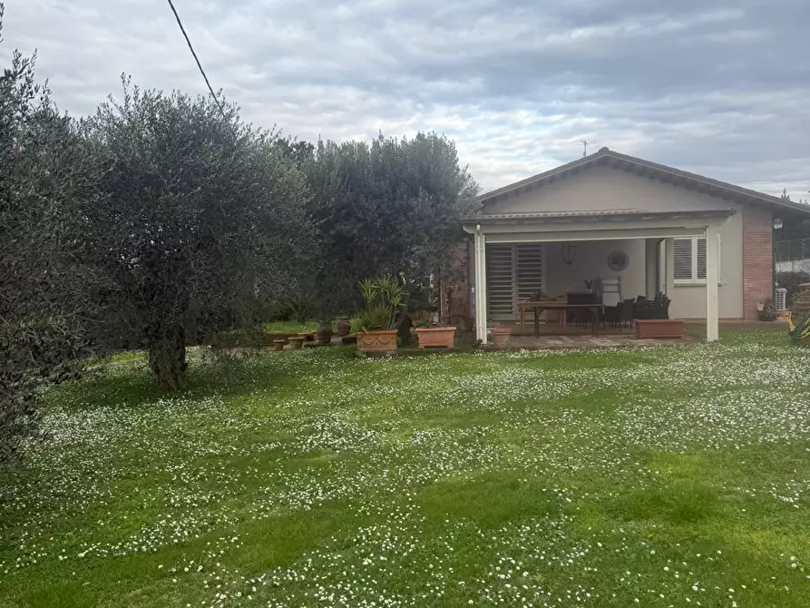 Immagine 15 di Villa in vendita  a San Miniato