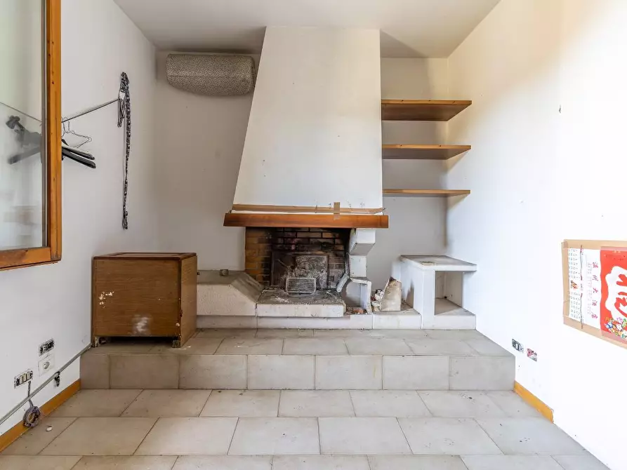 Immagine 21 di Attività artigianale in vendita  a Capraia E Limite