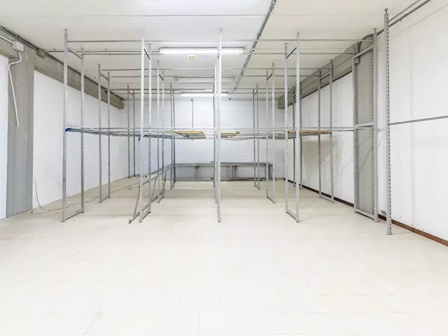 Immagine 15 di Attività artigianale in vendita  a Capraia E Limite