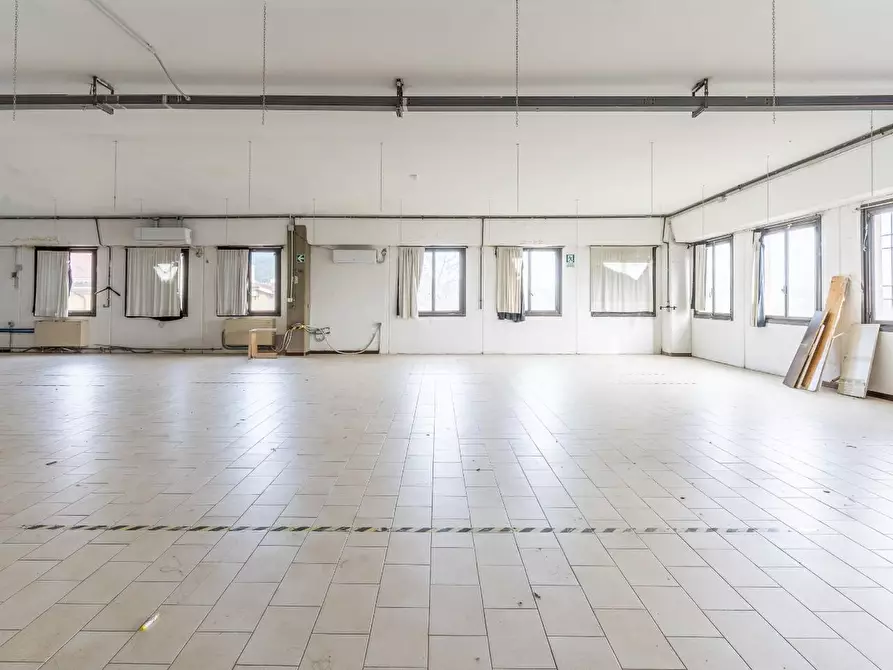 Immagine 4 di Attività artigianale in vendita  a Capraia E Limite