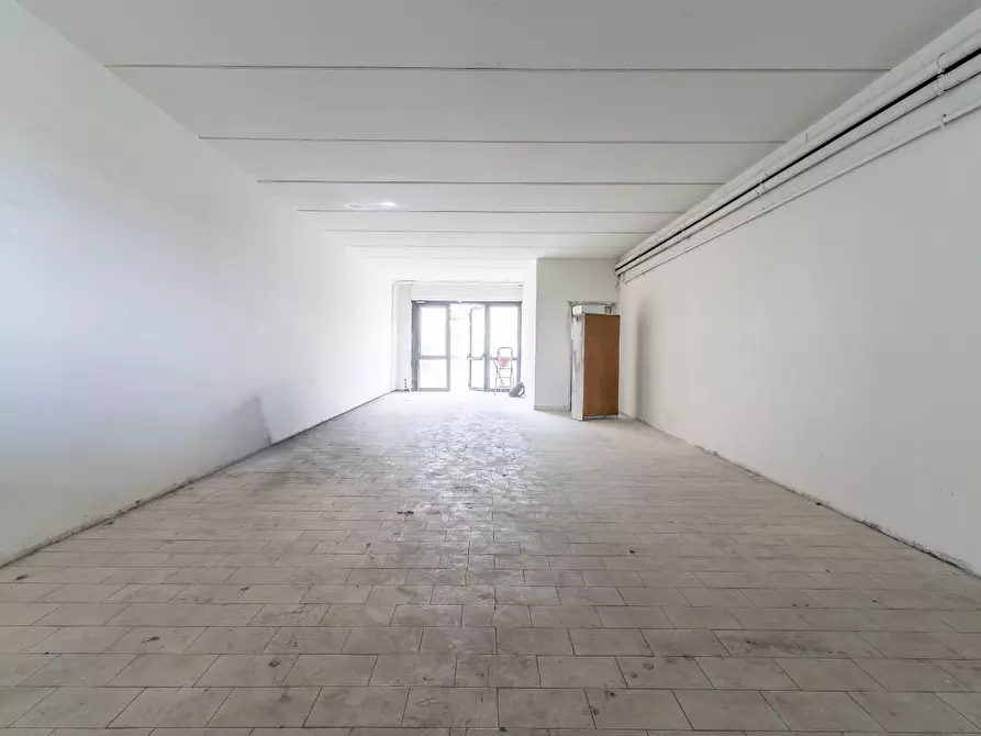 Immagine 12 di Attività artigianale in vendita  a Capraia E Limite