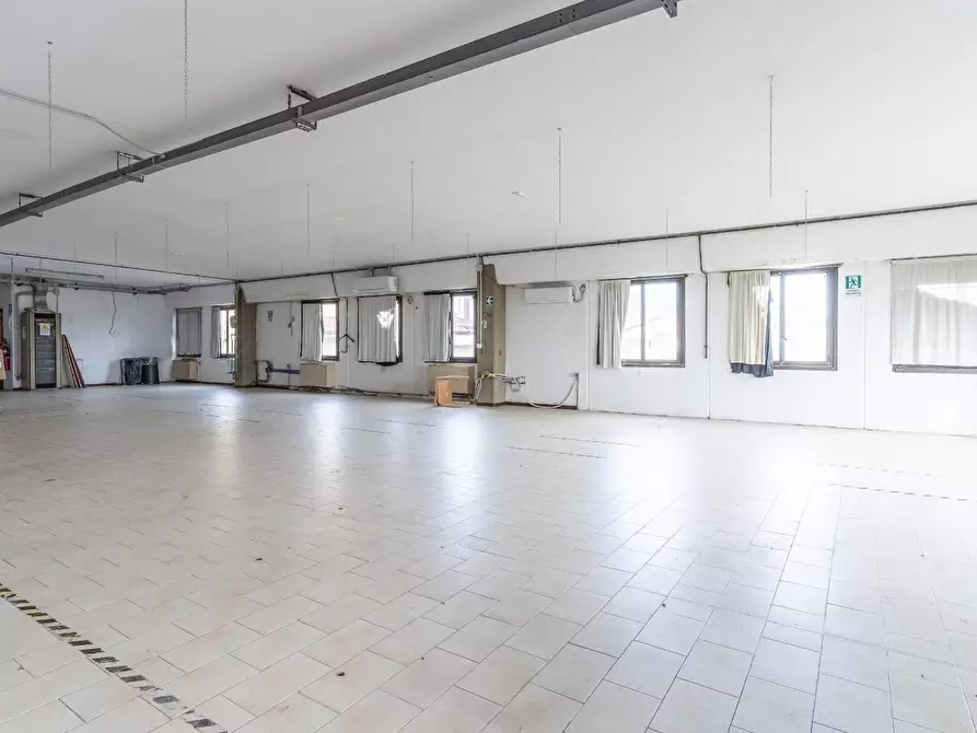 Immagine 5 di Attività artigianale in vendita  a Capraia E Limite