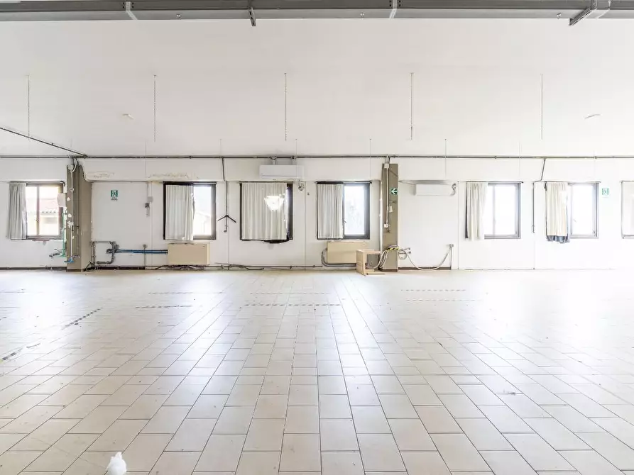 Immagine 3 di Attività artigianale in vendita  a Capraia E Limite