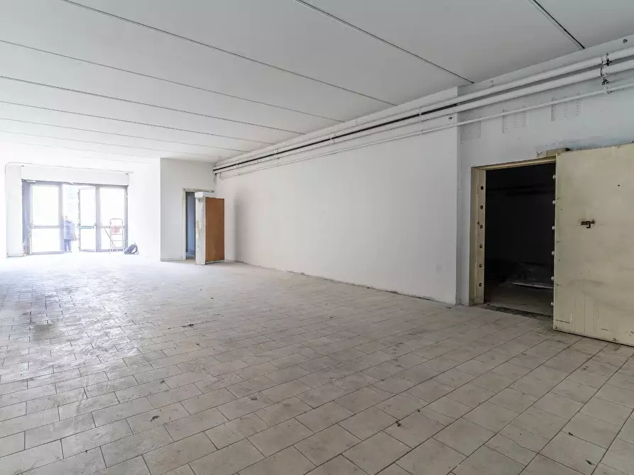 Immagine 11 di Attività artigianale in vendita  a Capraia E Limite