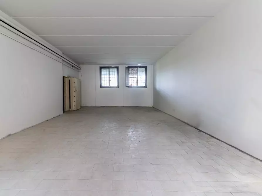 Immagine 10 di Attività artigianale in vendita  a Capraia E Limite