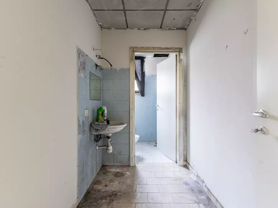 Immagine 16 di Attività artigianale in vendita  a Capraia E Limite