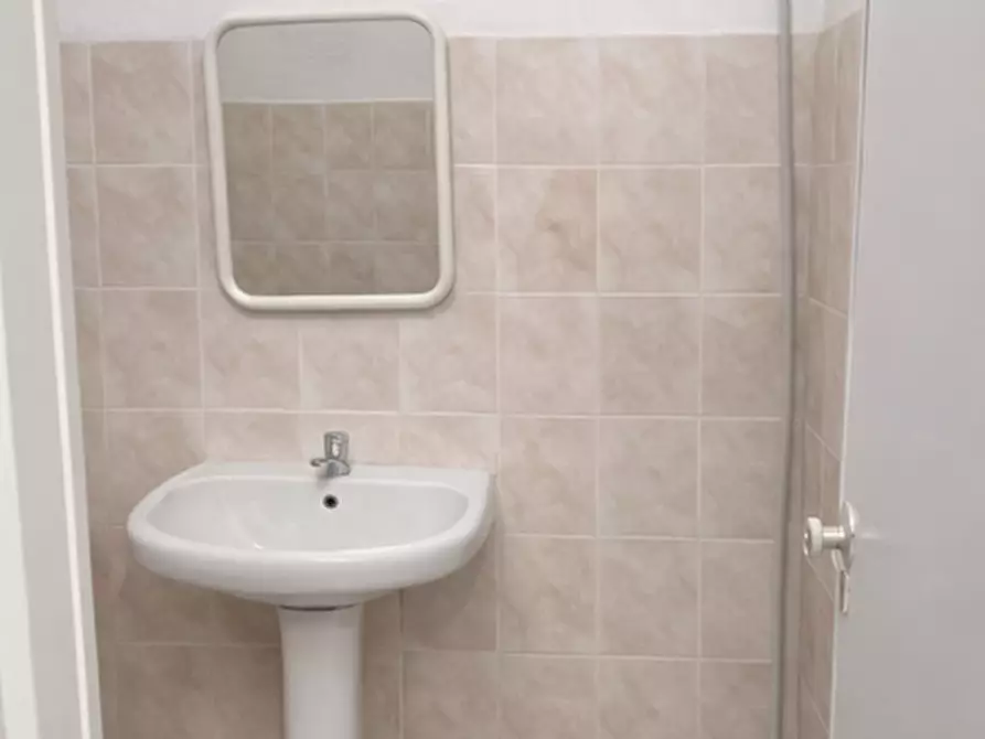 Immagine 10 di Locale commerciale in affitto  a Cascina