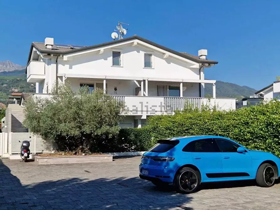 Immagine 27 di Appartamento in vendita  a Montignoso