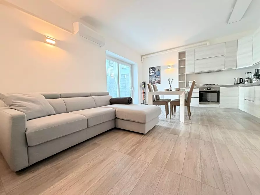 Immagine 6 di Appartamento in vendita  a Montignoso