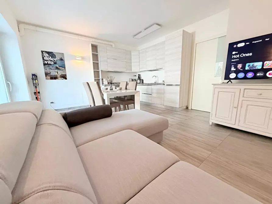 Immagine 7 di Appartamento in vendita  a Montignoso