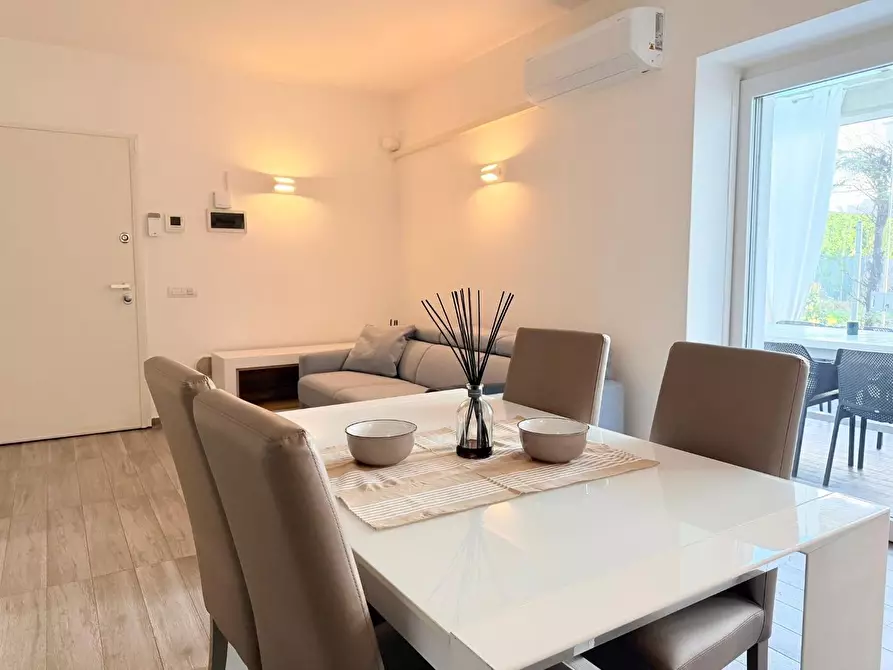 Immagine 12 di Appartamento in vendita  a Montignoso