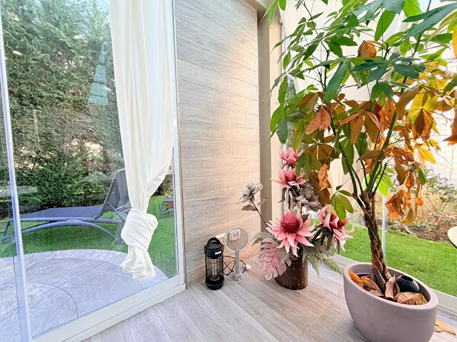 Immagine 5 di Appartamento in vendita  a Montignoso