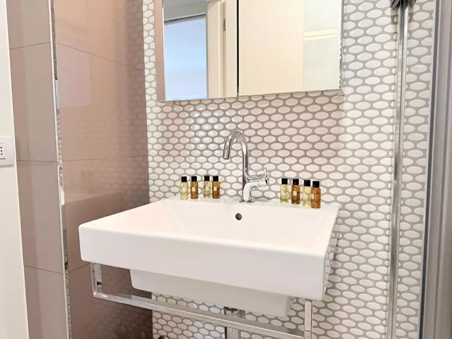 Immagine 17 di Appartamento in vendita  a Montignoso