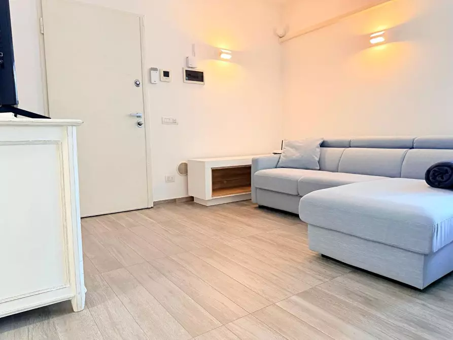 Immagine 9 di Appartamento in vendita  a Montignoso