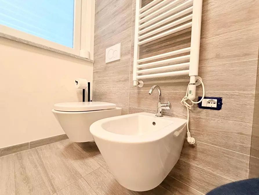 Immagine 18 di Appartamento in vendita  a Montignoso