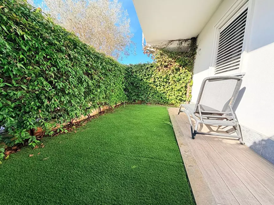 Immagine 26 di Appartamento in vendita  a Montignoso