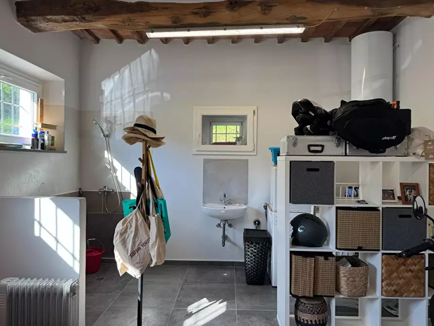 Immagine 15 di Casa colonica in vendita  a Capannori