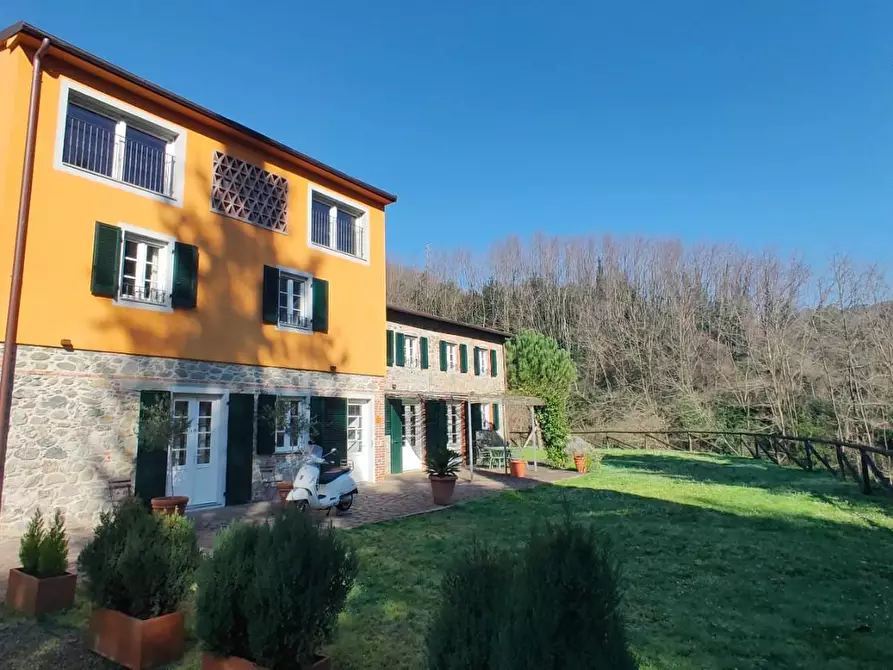 Immagine 30 di Casa colonica in vendita  a Capannori