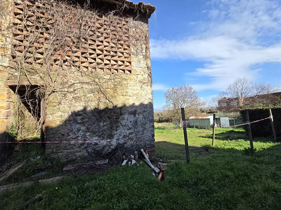 Immagine 17 di Deposito in vendita  a Capannori