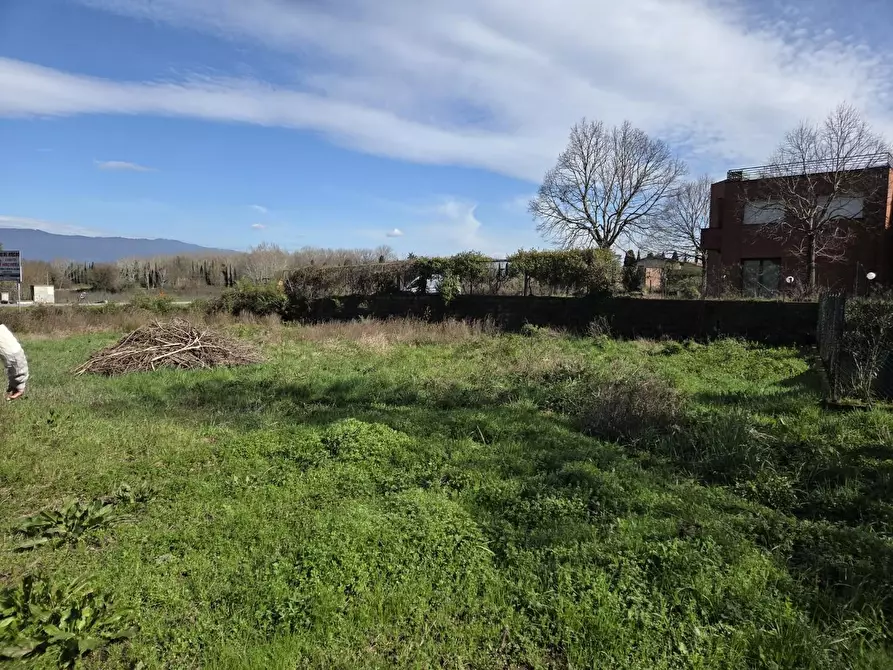 Immagine 3 di Deposito in vendita  a Capannori