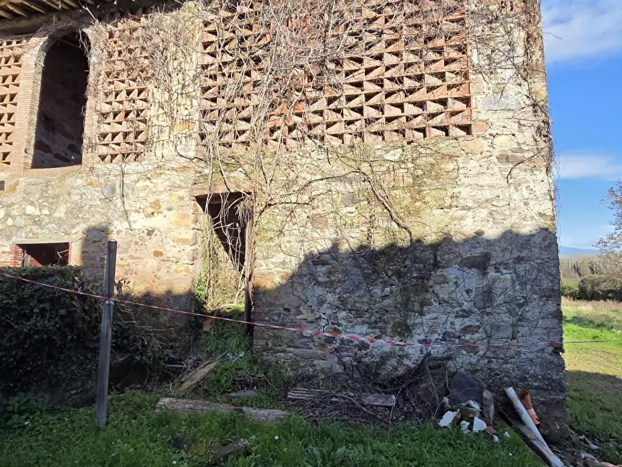 Immagine 20 di Deposito in vendita  a Capannori