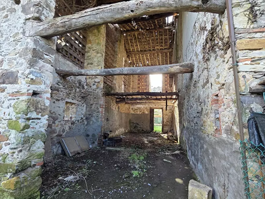 Immagine 11 di Deposito in vendita  a Capannori