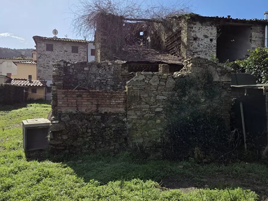 Immagine 2 di Deposito in vendita  a Capannori