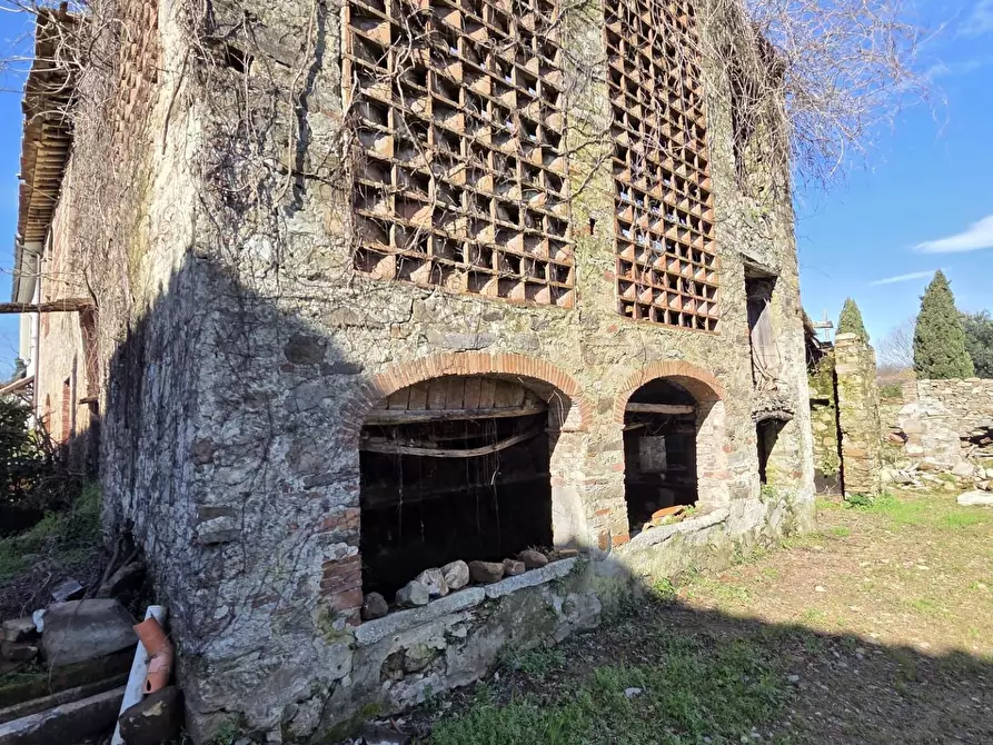 Immagine 16 di Deposito in vendita  a Capannori