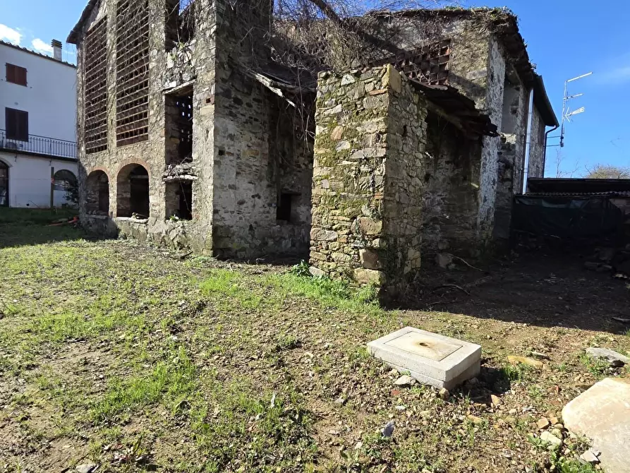 Immagine 13 di Deposito in vendita  a Capannori