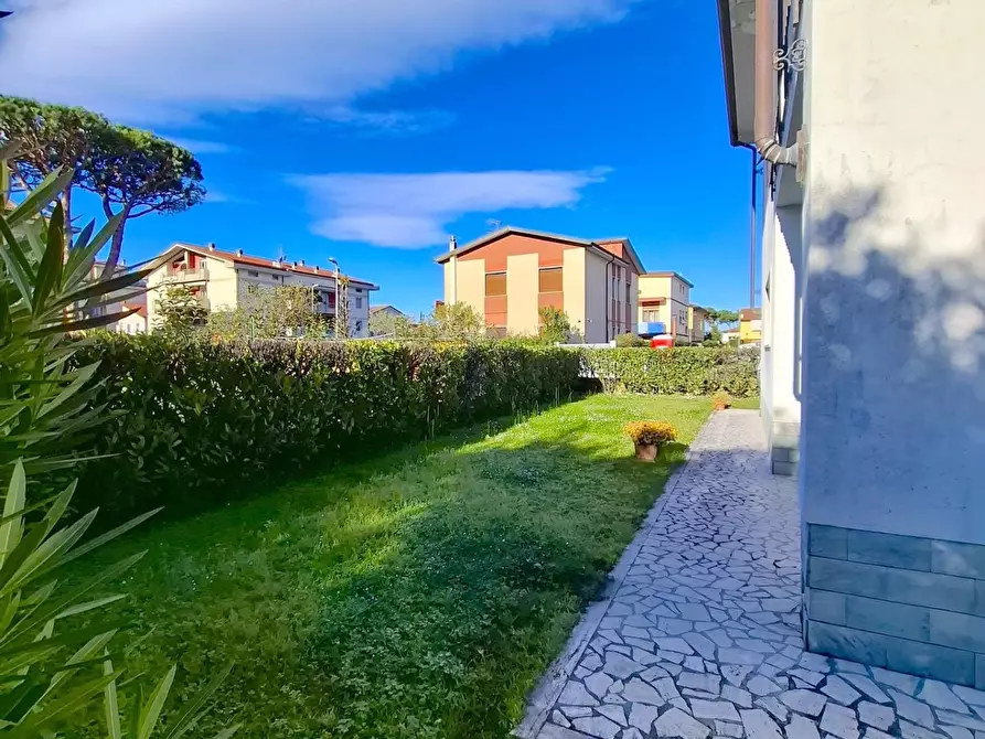 Immagine 11 di Casa indipendente in vendita  a Carrara